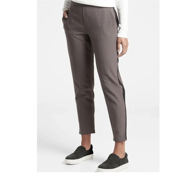 Athleta Pants - Athleta BROOKLYN PLAID ANKLE PANT Size 10